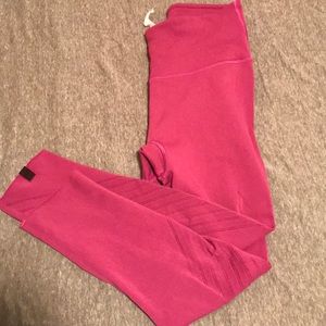 Lululemon periwinkle crops
